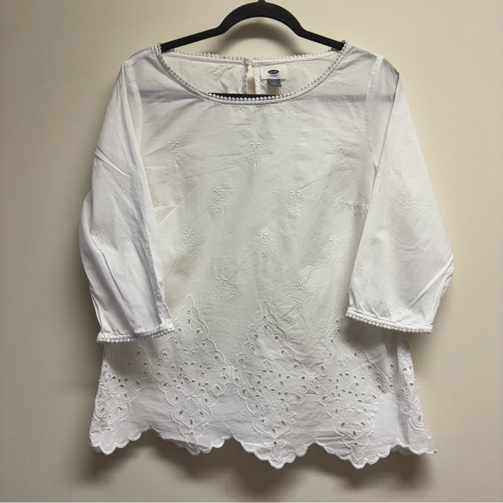 Old Navy 100% Cotton White Embroidered Blouse Like New Size M